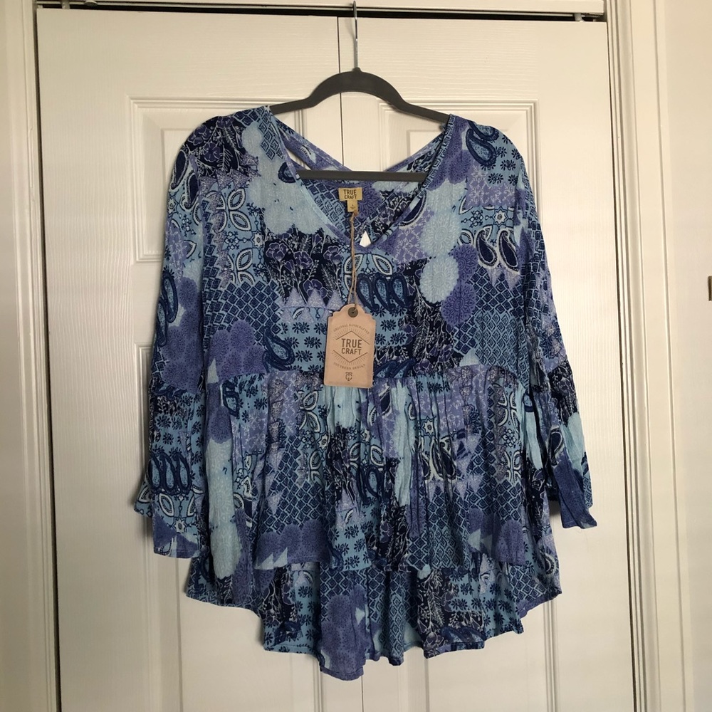 FLOWY LONG SLEEVE TOP